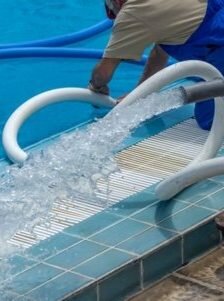 algae removal from pool