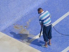 pool cleaning service